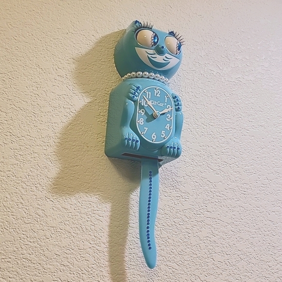 Jeweled Vibrant Blue Turquoise Lady Kit Kat Cat Klock Clock - Picture 5 of 6